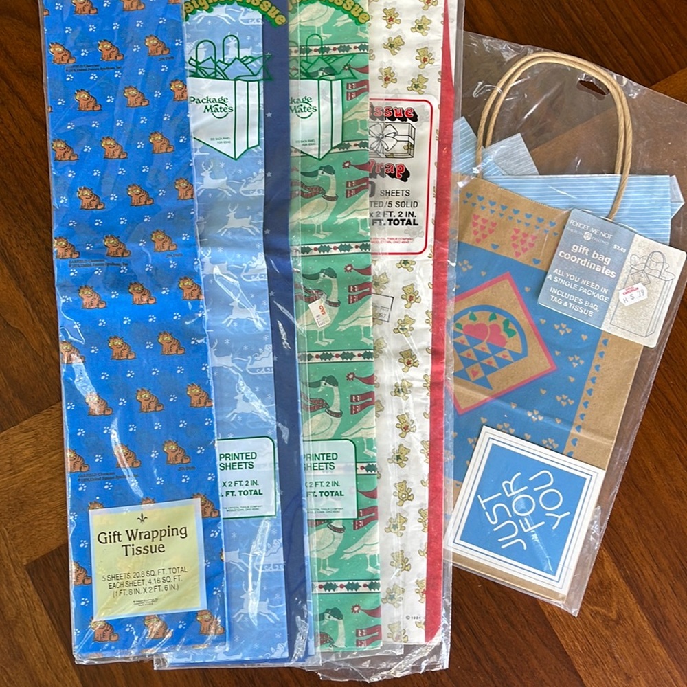 VINTAGE 80S TISSUE PAPER BUNDLE & GIFT BAG W TISSUE/CARD - GARFIELD & MORE!